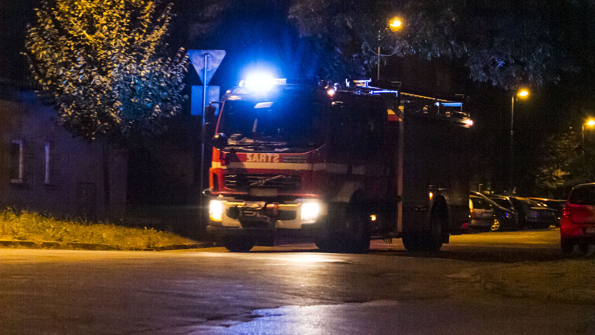 Czterech pensjonariuszy Domu Pomocy Społecznej w Górnie (Podkarpackie) zginęło w pożarze placówki. Ogień wybuchł nad ranem. 16 osób trafiło do szpitali.