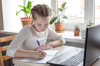 Szkoły platformowe to nie edukacja domowa. Będzie zmiana prawa?