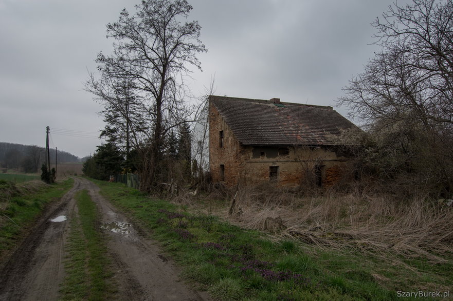 Opuszczona wieś Anachów, kwiecień 2023 r.