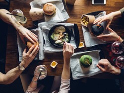 Ogranicz w diecie te dwa produkty, a oddalisz ryzyko groźnej choroby