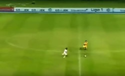 To naprawdę była zabójcza kontra. Gol z ligi indonezyjskiej podbija internet [WIDEO]