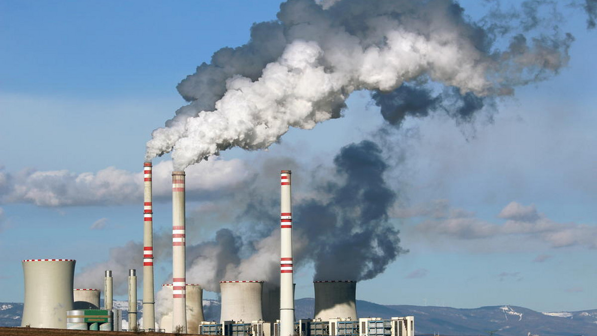 Zaproponowana przez Komisję Europejską redukcja emisji CO2 na poziomie 40 proc. jest dla Polski nie do przyjęcia - uważa Ludwik Dorn (SP). Dlatego - jak dodał - jego klub zaproponuje uchwałę Sejmu, w której posłowie wezwą rząd do zawetowania tej propozycji.