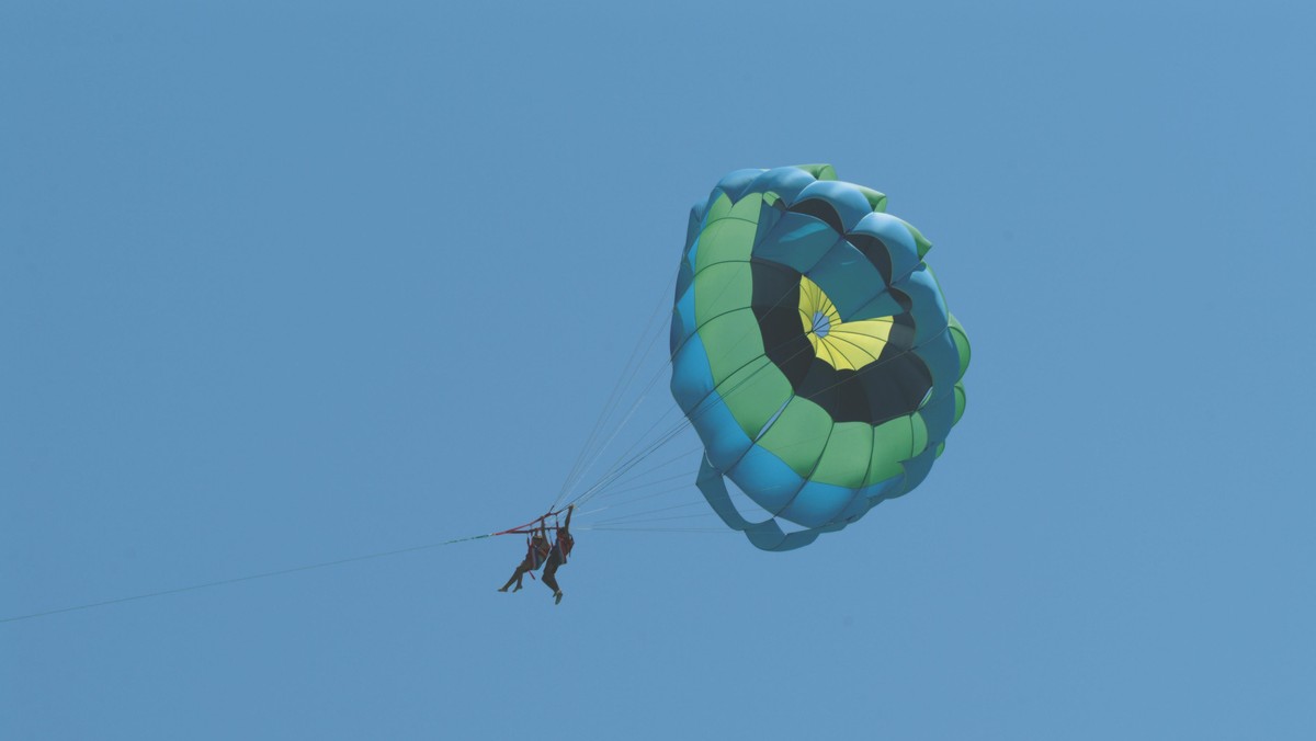 Kitesurfing