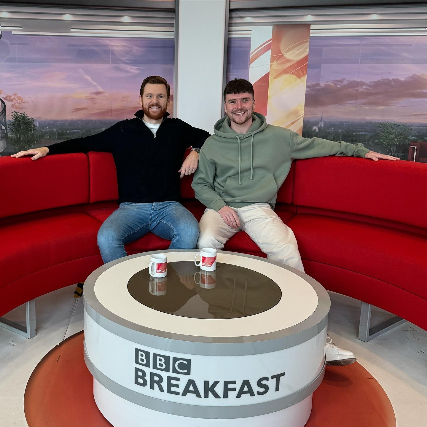 Britský influecner Matthew Haywood počas rozhovoru v BBC.