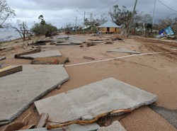 Powódź i cyklon zmusiły Australię do oszczędzania