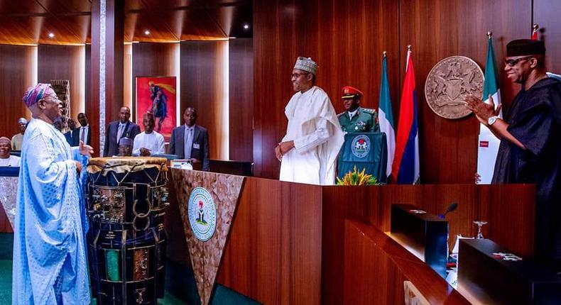 President Buhari chairs council meeting at the State House [Twitter/@dabiodunMFR]
