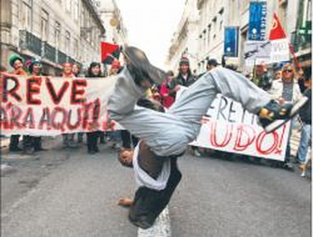 W listopadzie związki zawodowe przeprowadziły największy strajk generalny w historii Portugalii przeciw cięciom płac Fot. Reuters/Forum