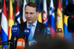 Sikorski wykluczył współpracownika Orbana. Ministerstwo potwierdza