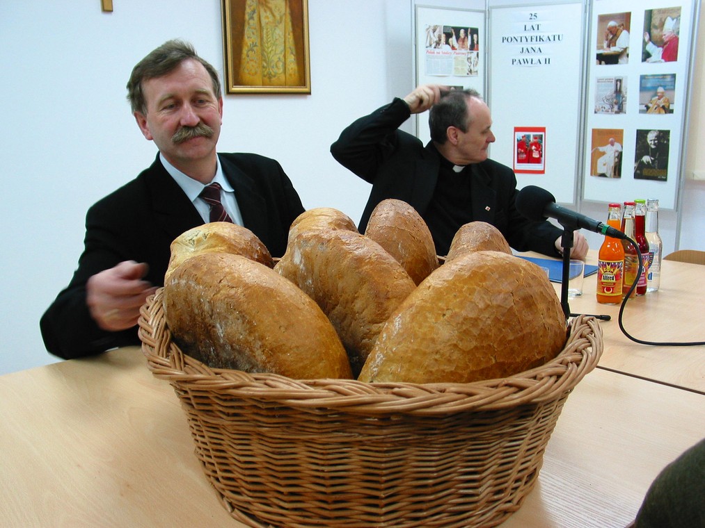 Kazimierz Jaworski jako wójt gminy Chmielnik w 2004 r.