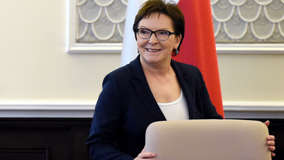 Premier Ewa Kopacz oświadczyła, że możliwości Polski przyjęcia uchodźców są większe niż zadeklarowane 2 tys. osób. Dodała, że Polska podejmie "odpowiedzialne decyzje" po spełnieniu warunków, w tym kontroli weryfikacji imigrantów pod względem bezpieczeństwa.