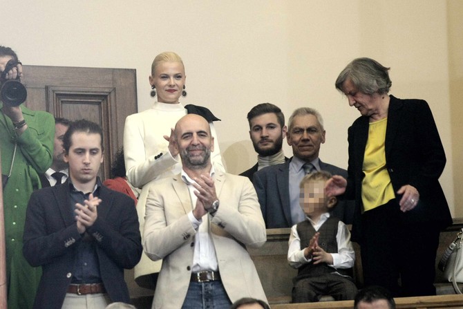 Anu Brnabić danas u Skuptšini podržala porodica, sin Igor raznežio sve