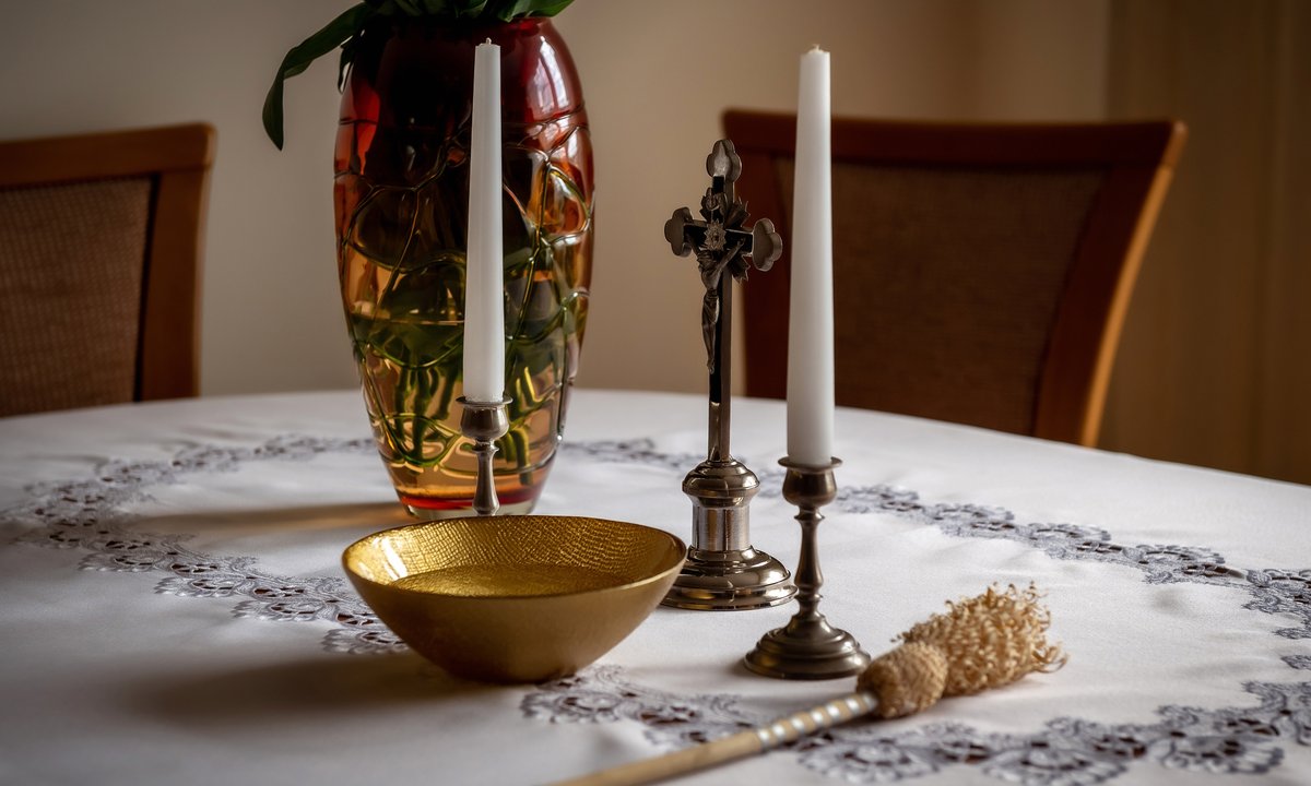 Księża mówią, czego nie wolno podczas kolędy. "To wyraz najwyższej pogardy"