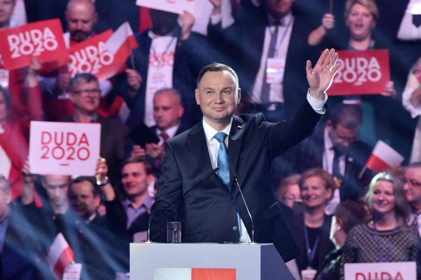 Andrzej Duda wciąż wiedzie prym w badaniach