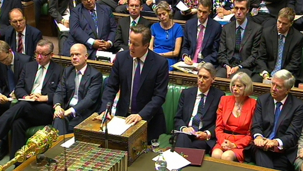 Premier David Cameron wezwał dzisiaj parlament do zaaprobowania udziału W. Brytanii w przewidywanych na lata atakach z powietrza na Państwo Islamskie (IS) w Iraku. Podkreślił, że ugrupowanie to stwarza bezpośrednie zagrożenie dla Zjednoczonego Królestwa.