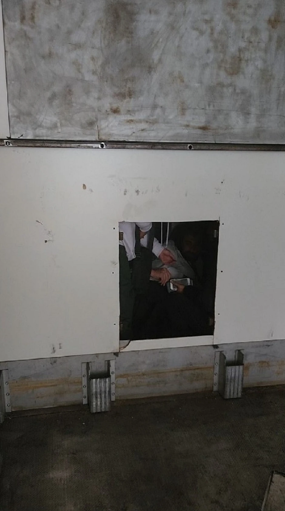 U kamionu su pronašli tajni otvor