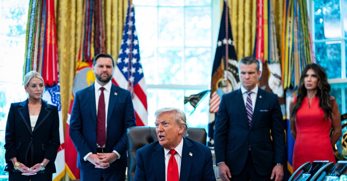 Trump zgubił się w labiryncie Putina? Zmiana stanowiska ws. Ukrainy. Włoskie media komentują