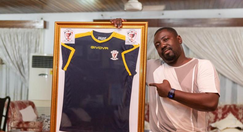 Richard Addison receives special jersey from Givova Sporting Academy