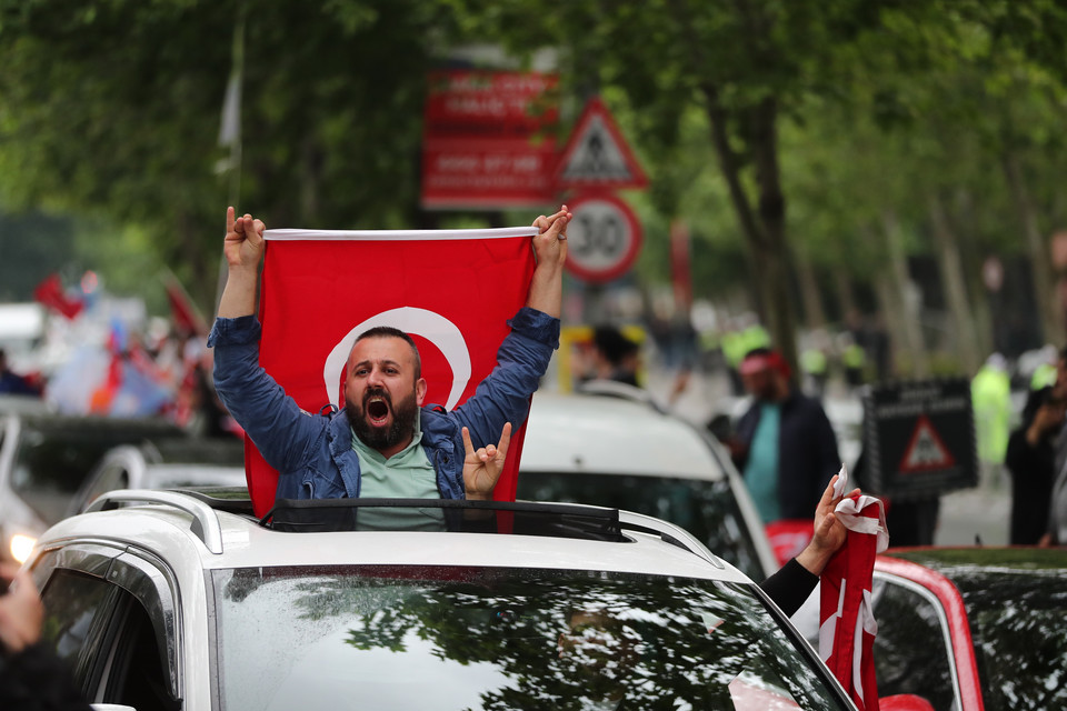 Zwolennicy Erdogana świętują jego zwycięstwo