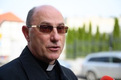 Prymas Polak: Zmiany wprowadzane przez MEN szkodzą uczniom