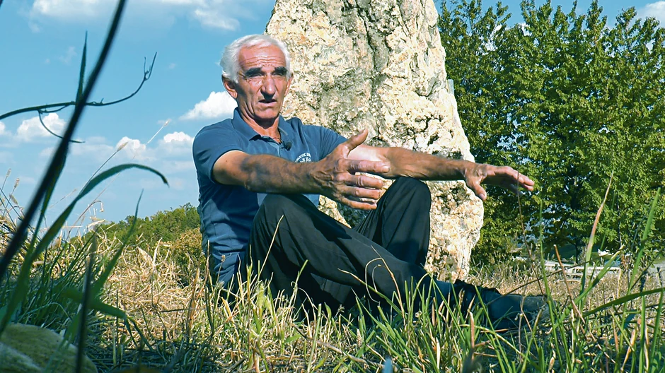 Otkad smo doneli ovde ovaj kamen, selo je živnulo. Sve nam dobro ide. Napredak se vidi - kaže Nenad Vilotić iz Gunjaka