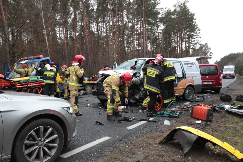 Nowogród Bobrzański: zderzenie pięciu samochodów. Trzy osoby ranne