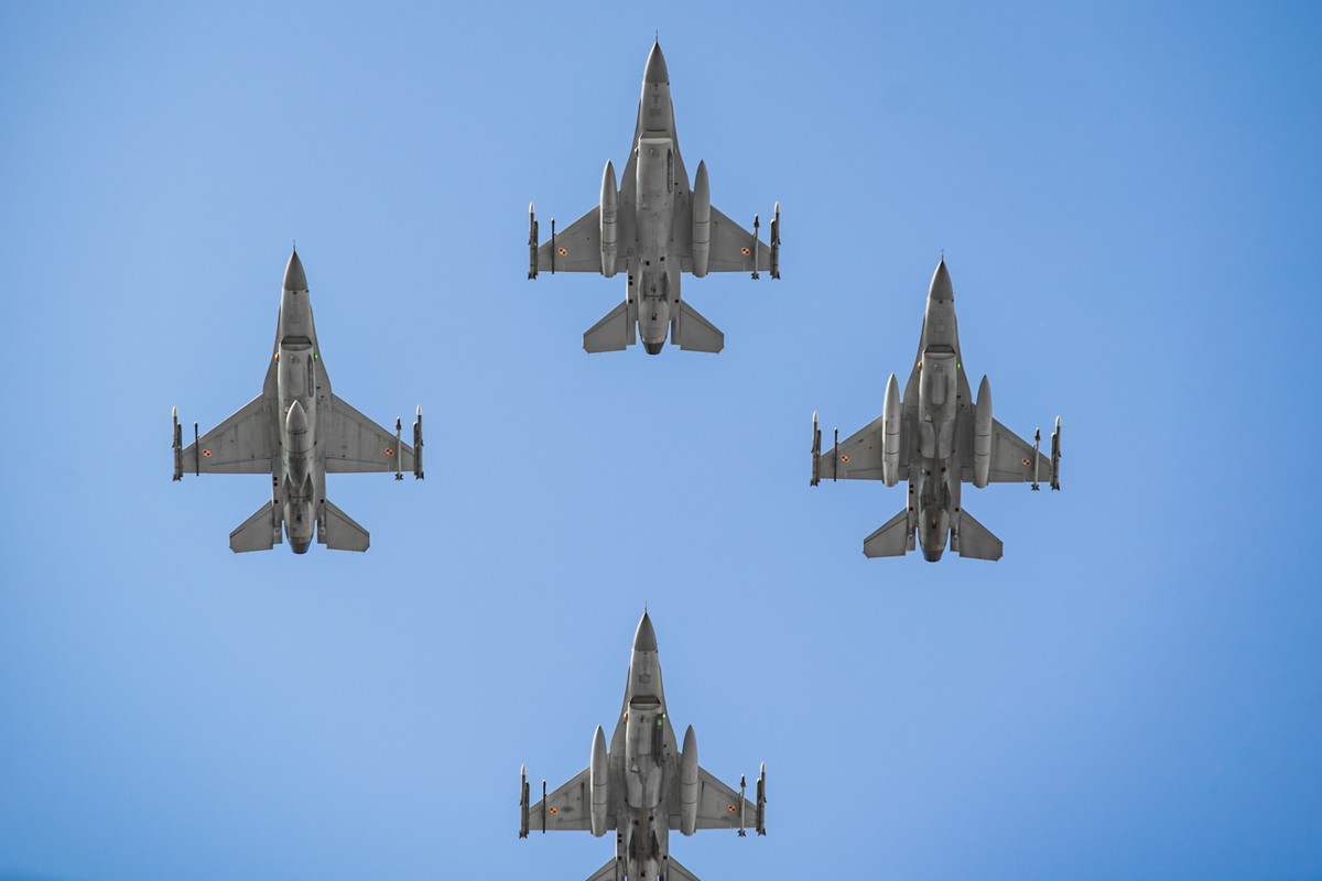 Radom,,Poland,-,August,26,,2023:,F-16,Fighter,Jets,Perform