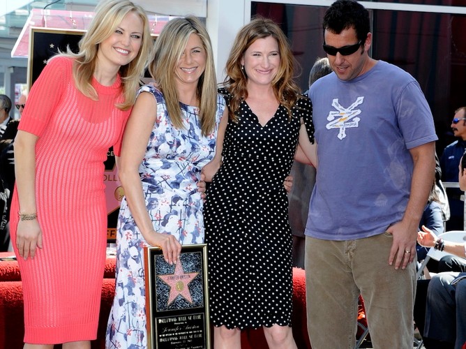 Jennifer Aniston z przyjaciółmi: Malin Akerman, Kathryn Hahn i Adamem Sandlerem