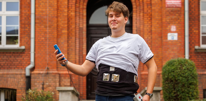 Przełomowy wynalazek licealisty z Gliwic: Zakładasz koszulkę, ładujesz telefon