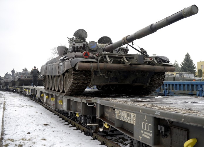 Zobacz też zdjęcia z <a href='http://forsal.pl/galerie/853183,zdjecie,1,czolgi-z-21-brygady-strzelcow-podhalanskich-w-drodze-na-cwiczenia-do-drawska-zdjecia-z-zaladunku.html' style='color: blue'> załadunku czołgów z 21 Brygady Strzelców Podhalańskich. </a> Pancerni z 1 Batalionu Czołgów im. płk. Józefa Koczwary udali się na poligon w Centrum Szkolenia Wojsk Lądowych w Drawsku Pomorskim.