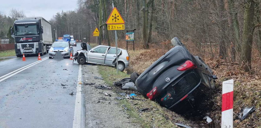 Śmiertelny wypadek w Piątkowcu. 85-latek nie żyje, trzy osoby w szpitalu