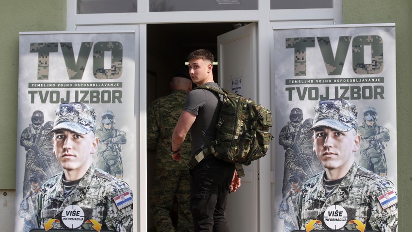 Više od polovine od 800 regruta koji su se javili na službu u Hrvatskoj u martu bili su dobrovoljci | Foto: EPA