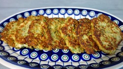 Kotlety z cukinii i kurczaka. Co zrobić, żeby były soczyste? Henia Foks radzi