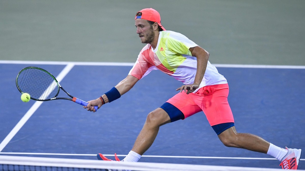 Lucas Pouille jest już w czwartej rundzie US Open. Młody zawodnik chce jak najlepiej zaprezentować się w Nowym Jorku, aby otrzymać powołanie do reprezentacji Francji na półfinałowy mecz Pucharu Davisa z Chorwacją. Na razie idzie mu bardzo dobrze. Właśnie pokonał Hiszpana Roberto Bautistę Aguta 3:6, 7:5, 2:6, 7:5, 6:1.