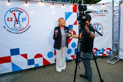 Wulkan energii i dobrego stylu: Małgorzata Ostrowska-Królikowska w świetnej formie na festiwalu imienia jej męża [FOTO]