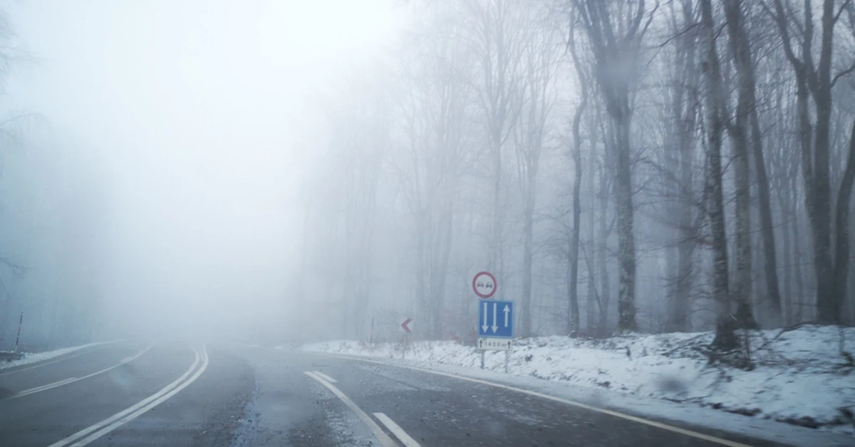 Pogoda na czwartek. Na drogach bardzo niebezpiecznie! Mgły ograniczą widoczność