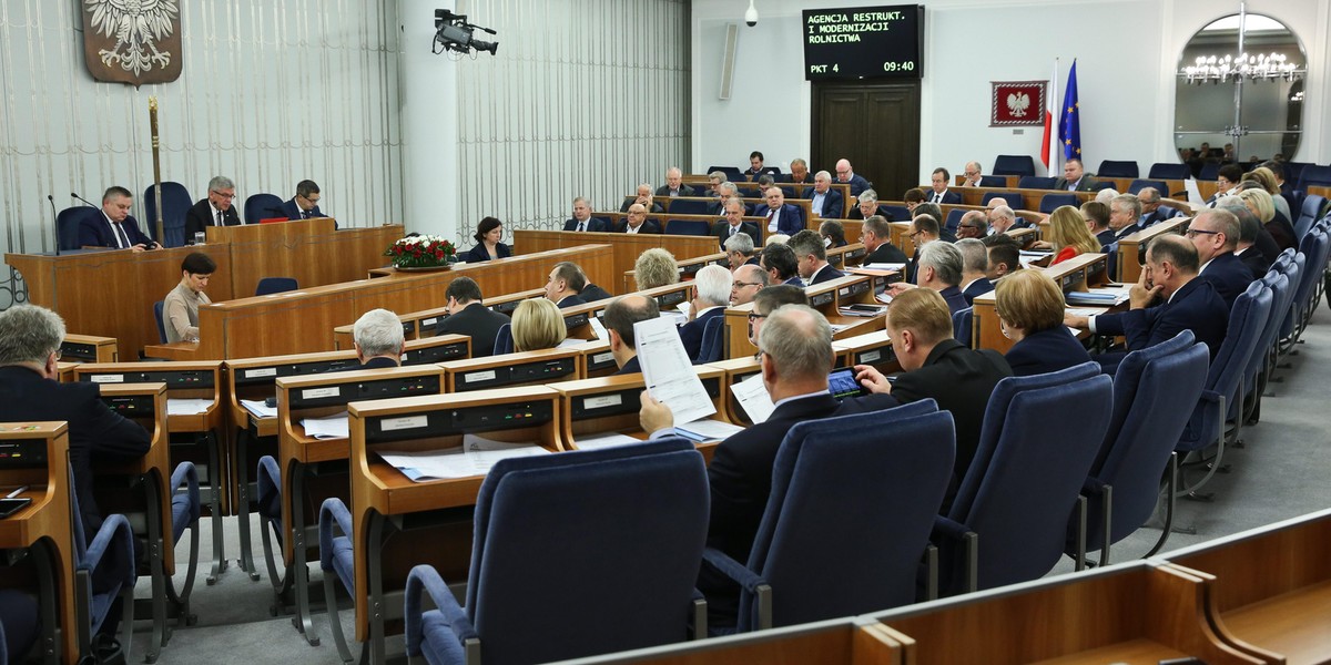 Senat przyjął ustawę o Trybunale