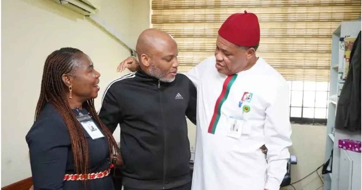 应 IPOB 的要求，DSS 授予 Nnamdi Kanu 受益于私人医疗监控的许可。阿果查阁下能够拜访卡努并确认他接受了私人医疗护理。最初的准入限制已被取消，强调了尊重被拘留者权利的重要性。这一积极进展为有关保护所有人基本权利的讨论铺平了道路。