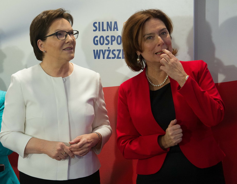Ogłoszenie wyników w sztabie Platformy Obywatelskiej w 2015 r. Ewa Kopacz i Małgorzata Kidawa-Błońska.
