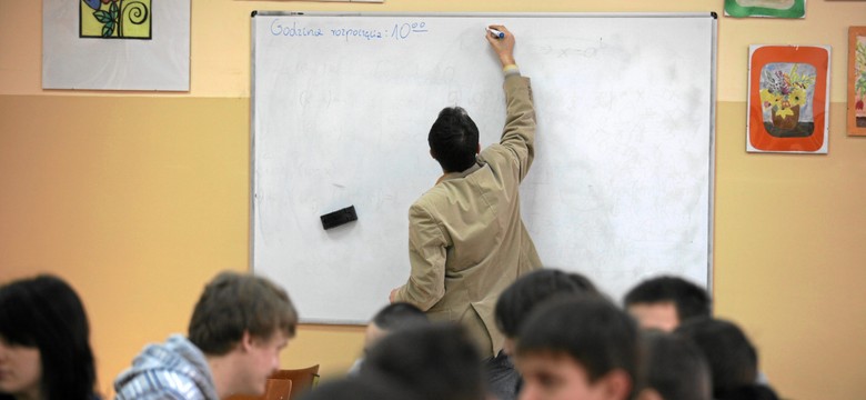 Zamieszanie z wyrównaniem dla nauczycieli. Czerwcowy termin nieaktualny