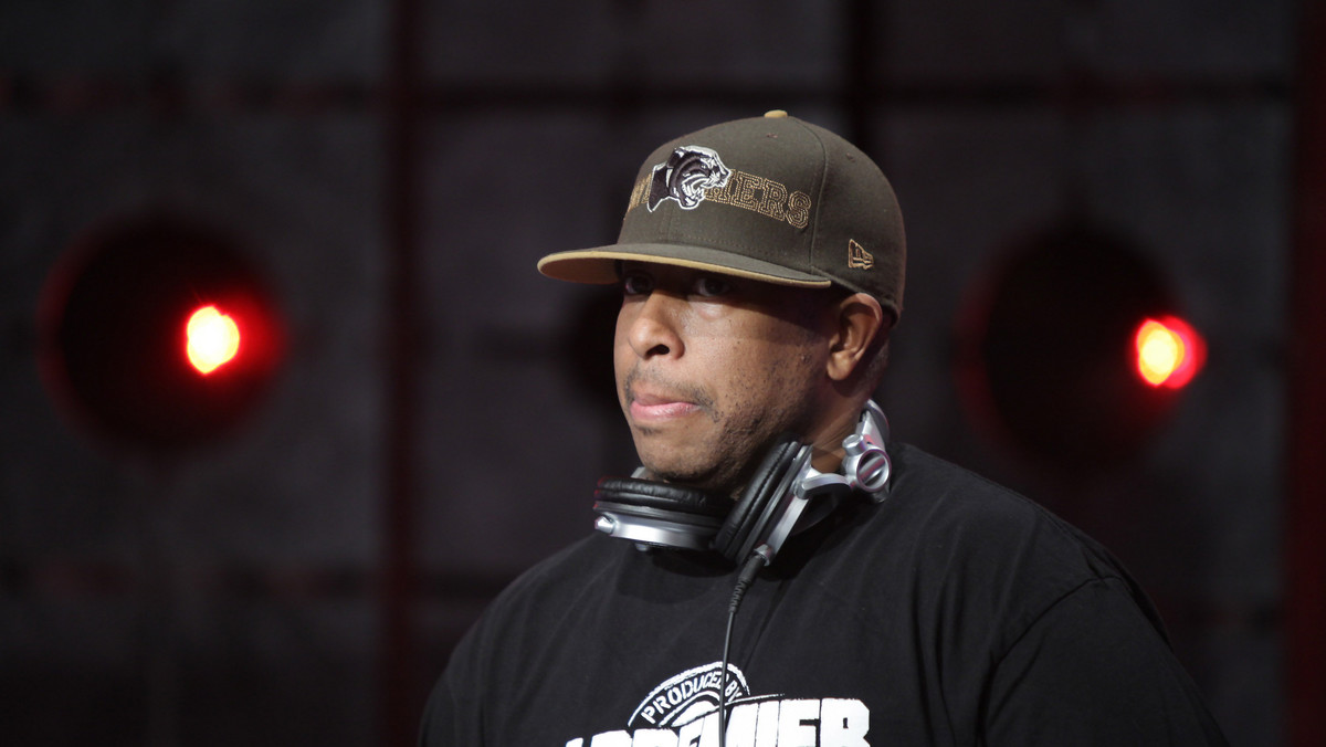 DJ Premier 15 września wystąpi z live bandem w warszawskiej Proximie. Zanim dojdzie do tego występu światło dzienne ujrzy nowy album legendarnego Dr Dre, na którym pojawią się utwory wyprodukowane przez Premiera. Spotkanie dwóch hip-hopowych legend to bez wątpienia jedno z rapowych wydarzeń tego roku. Album "Compton" został zainspirowany filmem "Straight Outta Compton" czyli biografią N.W.A.. Wśród gości na płycie pojawią się także m.in. Kendrick Lamar, Snopp Dogg czy Eminem.