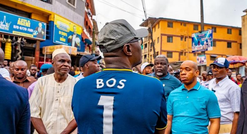 Gov Sanwo-Olu during a tour of communities in Lagos Island for first hand assessment of roads, drainage and other infrastructural facilities in line with plans for urban regeneration and renewal, January 11, 2019 (Lagos govt)