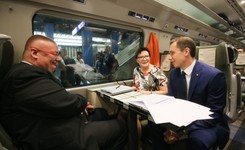 Nowa odsłona akcji 'kolej na Ewę'. Premier jedzie na Śląsk