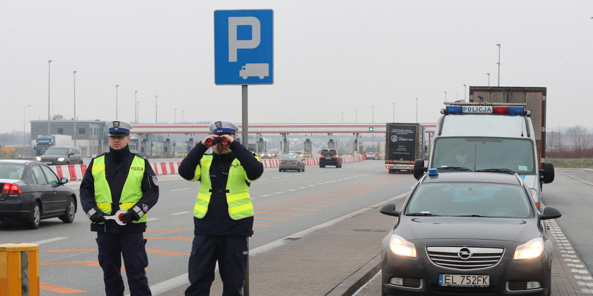 Policjanci z patrolu autostradowego eskortowali dziecko do szpitala 