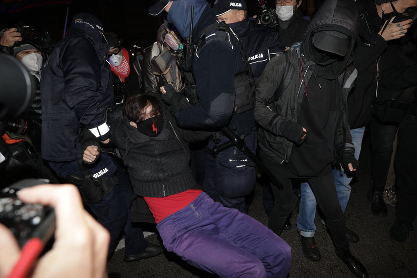 Strajk przed siedzibą Ministerstwa Edukacji Narodowej. Policja użyła siły