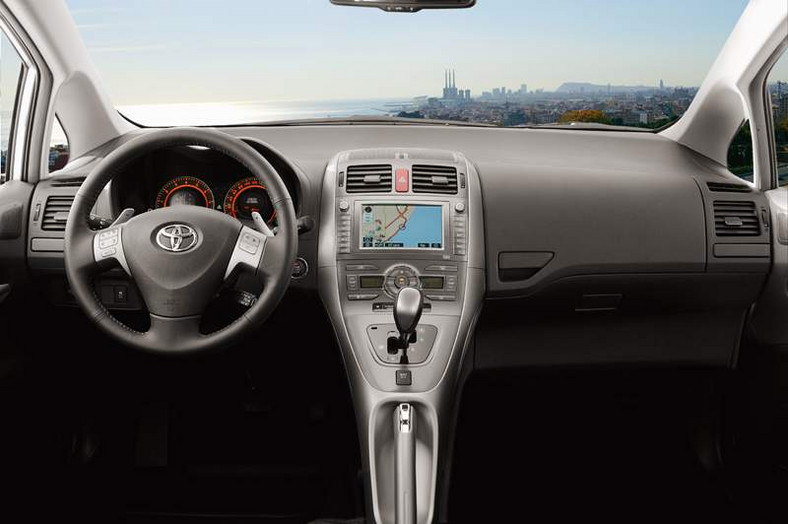 Toyota Auris dostane nové motory 1,6 Valvematic (97 kW) a 1,8 Valvematic (108 kW) a inovované turbodiesely