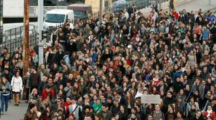Több száz diák demonstrált Budapesten