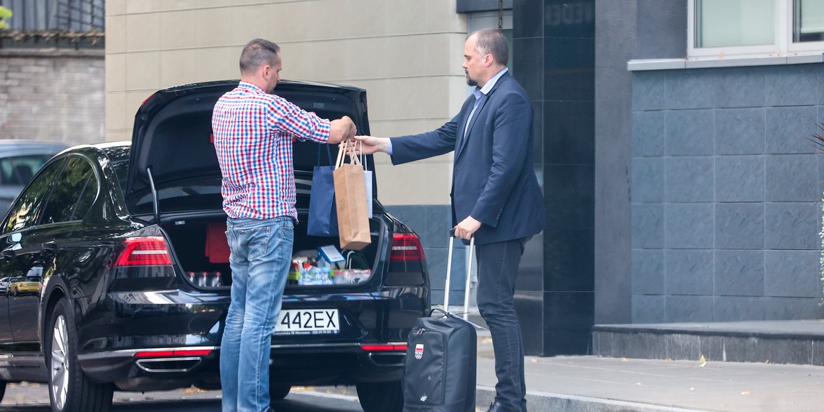 Prezydencki minister Jakub Kumoch, mimo iż ma w Warszawie mieszkanie, korzysta ze służbowego hotelu.