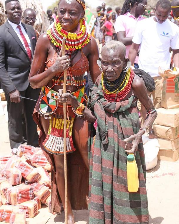 Photos of Akothee in Turkana helping drought victims 