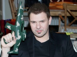 Polska armia ściga koncern Hyundaia za reklamę z Karolakiem