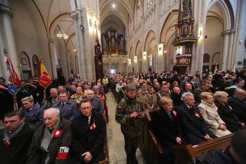 Obchody święta Konstytucji 3 Maja i Święta Najświętszej Maryi Panny Królowej Polski w Łodzi odbyły się w Archikatedrze Łódzkiej i przed Grobem Nieznanego Żołnierza